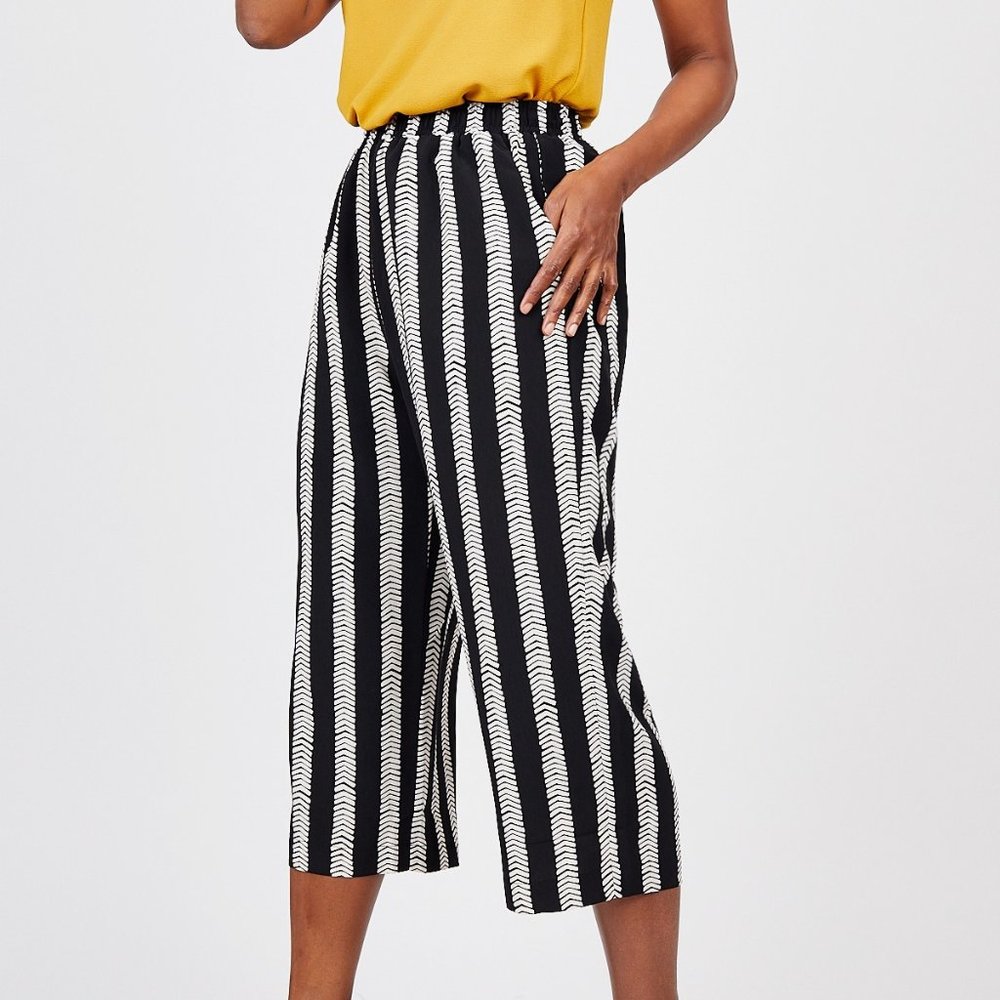 NEW W TAGS - Herringbone Pull On Capri Pants by DUBGEE  black and white pant